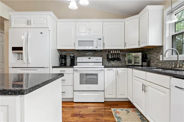 $3,000 | 374 Gardiner Road, Richmond, RI 02892