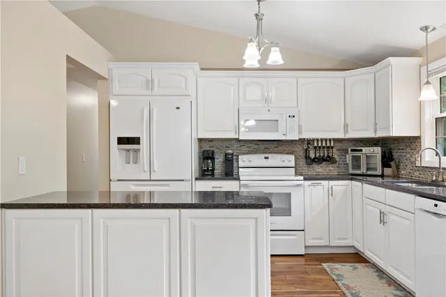 $3,000 | 374 Gardiner Road, Richmond, RI 02892