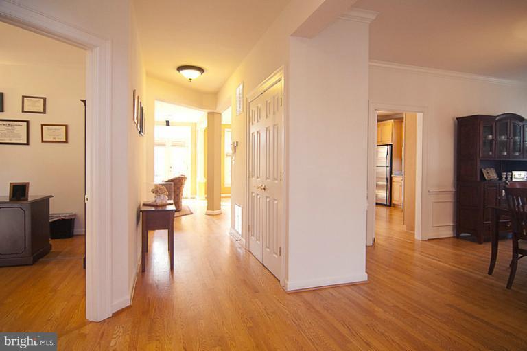 5622 Greentree Road Bethesda, MD 20817 - Photo 5 of 26 Home Office, Dining