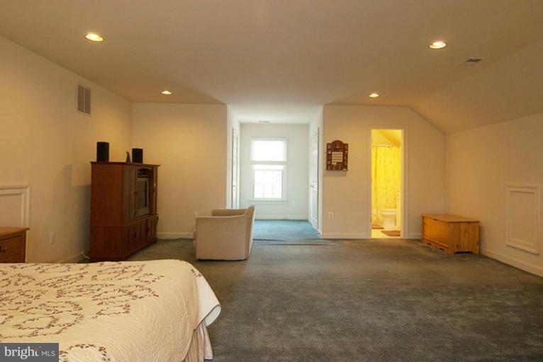 5622 Greentree Road Bethesda, MD 20817 - Photo 6 of 26 Loft Bedroom #5 Suite with Sitting Area