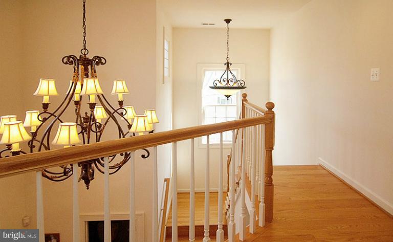 5622 Greentree Road Bethesda, MD 20817 - Photo 7 of 26 Upper Landing