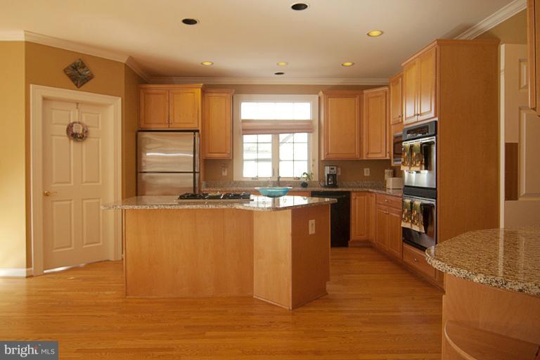 5622 Greentree Road Bethesda, MD 20817 - Photo 8 of 26 Gourmet Kitchen with granite tops