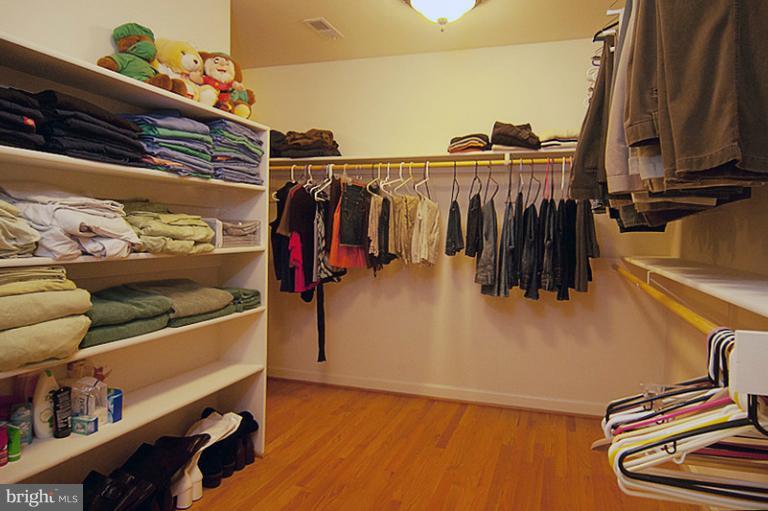 5622 Greentree Road Bethesda, MD 20817 - Photo 9 of 26 Large L-shaped Walk-in