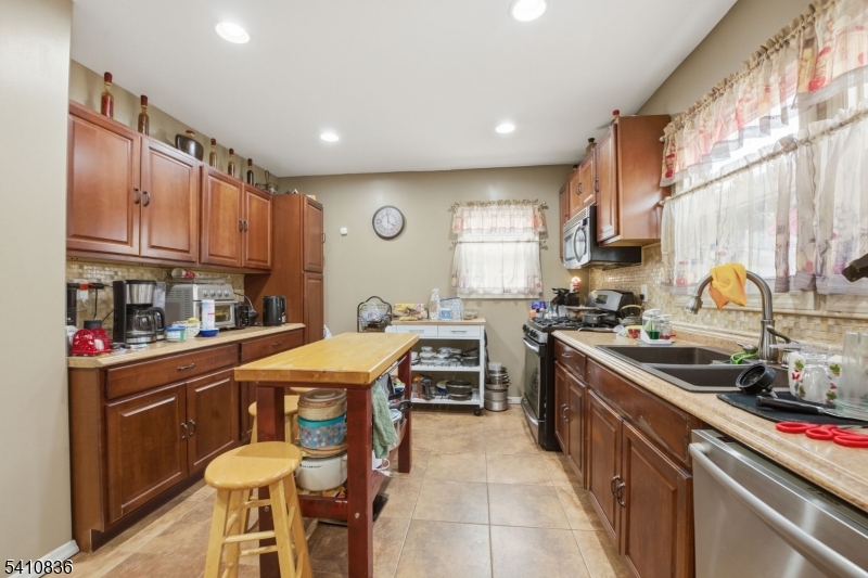 359 Harvard Avenue Hillside, NJ 07205 - Photo 4 of 13