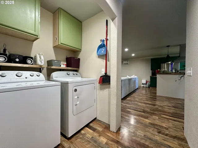 a view of kitchen with washer and dryer