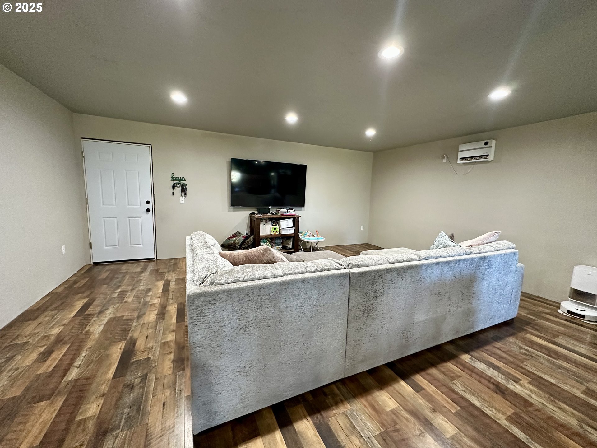 416 4th Street Summerville, OR 97876 - Photo 10 of 40 a living room with furniture and a flat screen tv