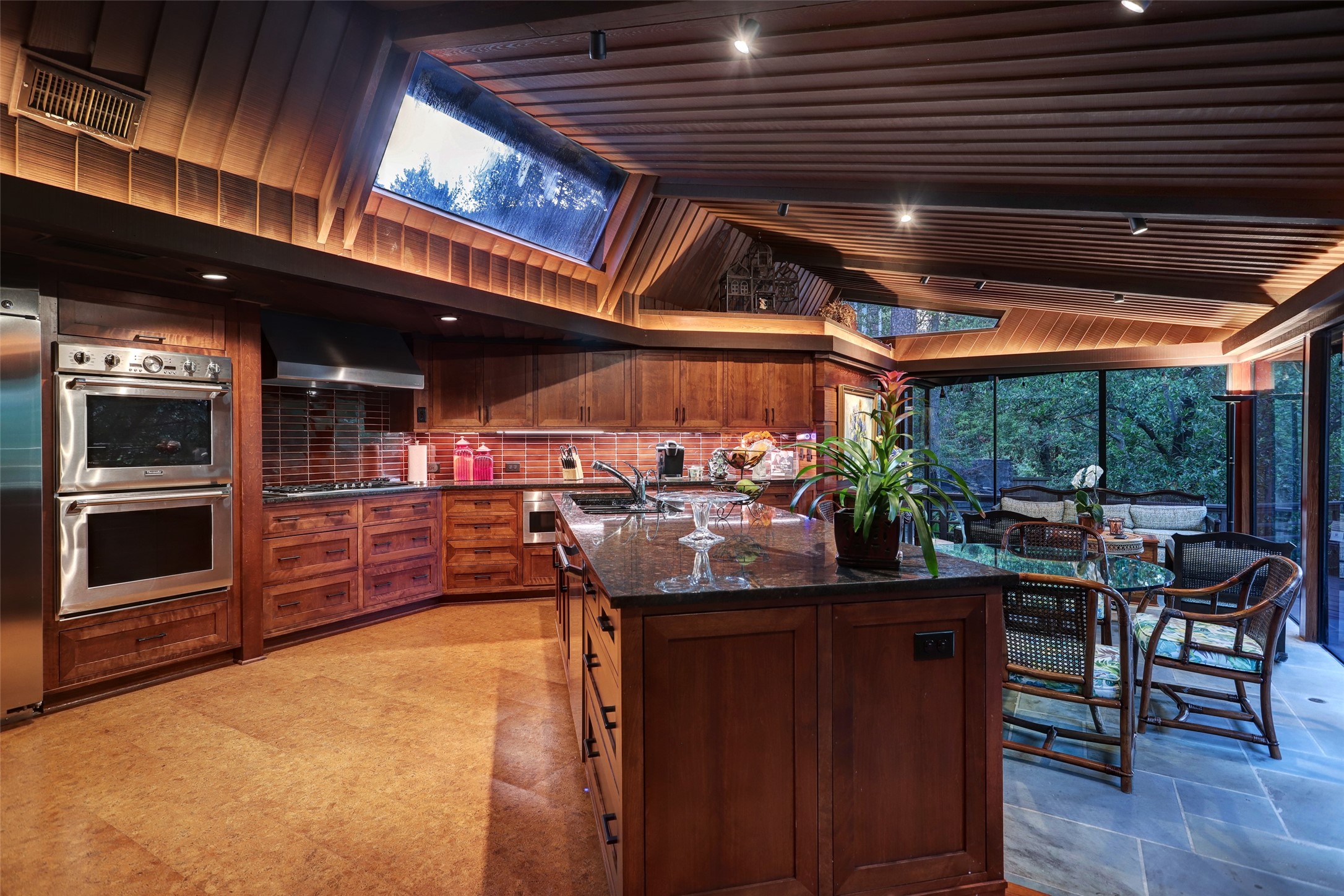 8 Tiel Way Houston, TX 77019 - Photo 11 of 29