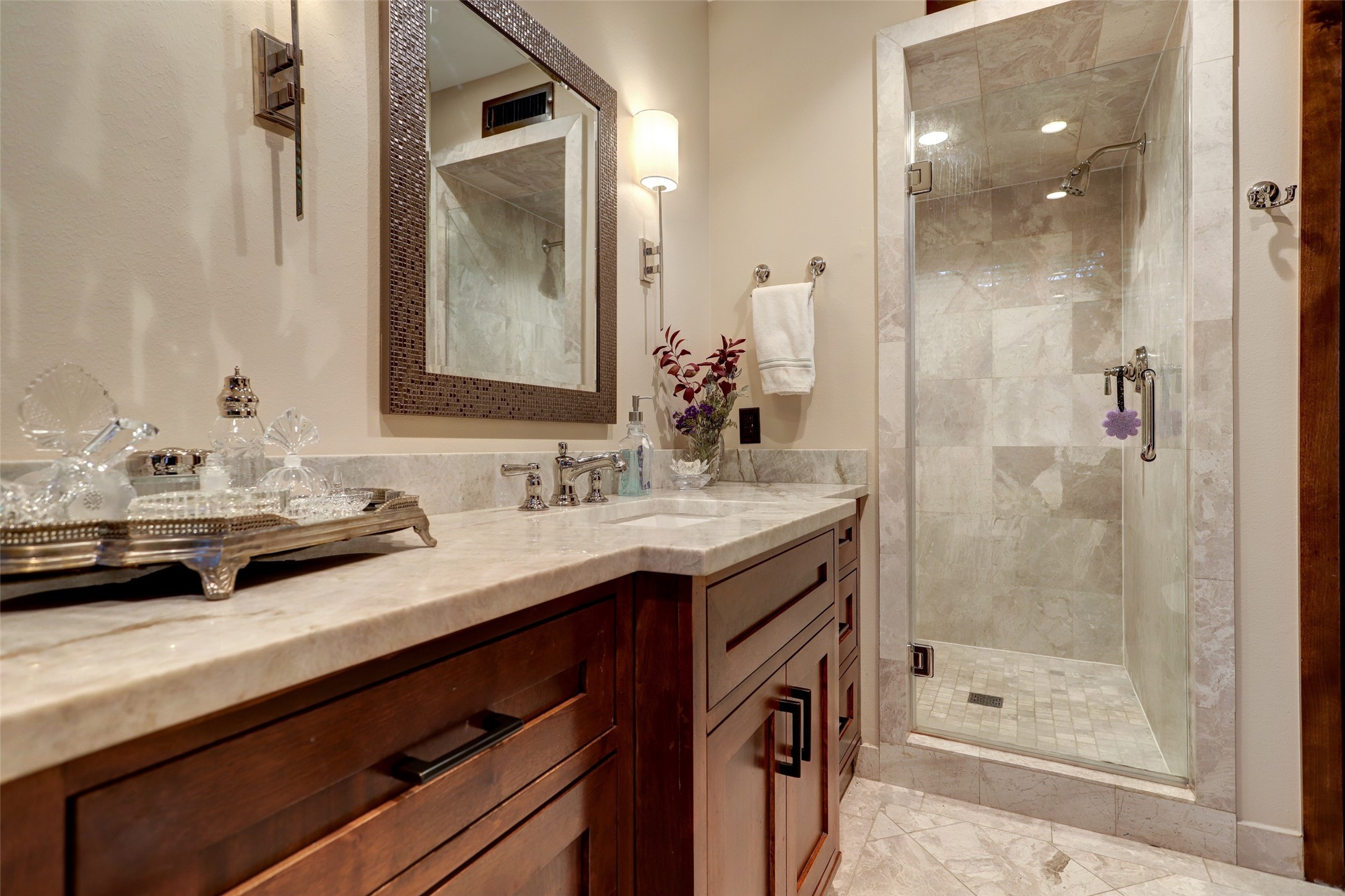 8 Tiel Way Houston, TX 77019 - Photo 18 of 29