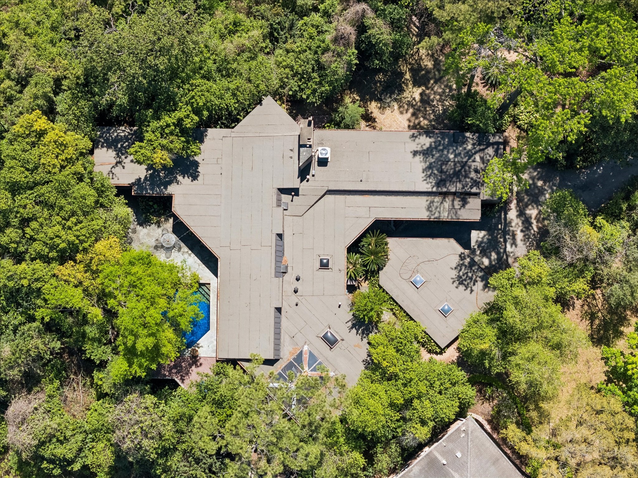 8 Tiel Way Houston, TX 77019 - Photo 2 of 29