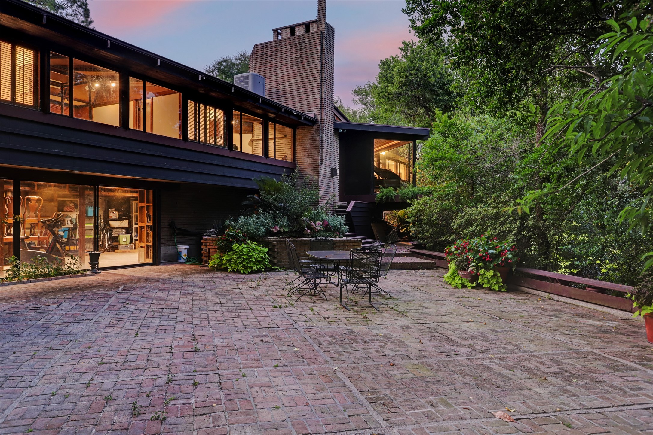 8 Tiel Way Houston, TX 77019 - Photo 28 of 29