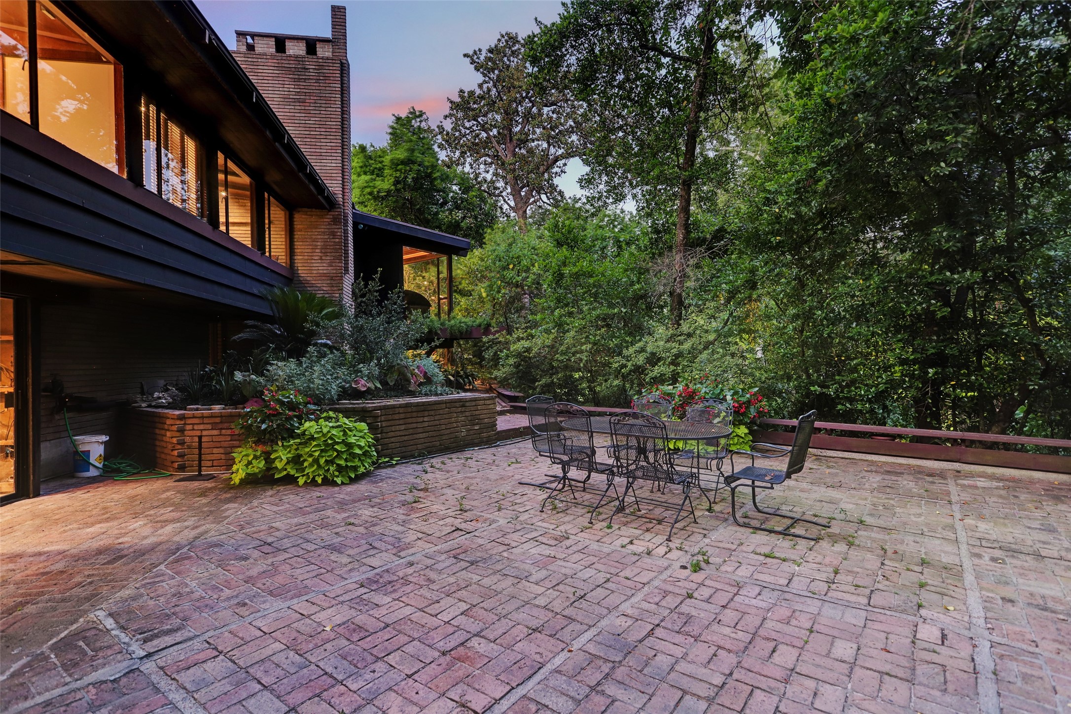 8 Tiel Way Houston, TX 77019 - Photo 3 of 29