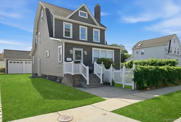 $799,999 | 11 Moeller Street, Hicksville, NY 11801