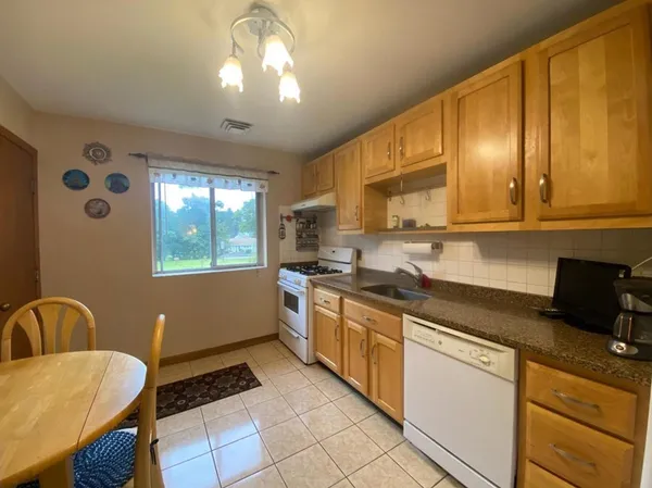 $2,400 | 19 Bayberry Drive, Unit 4, Sharon, MA 02067