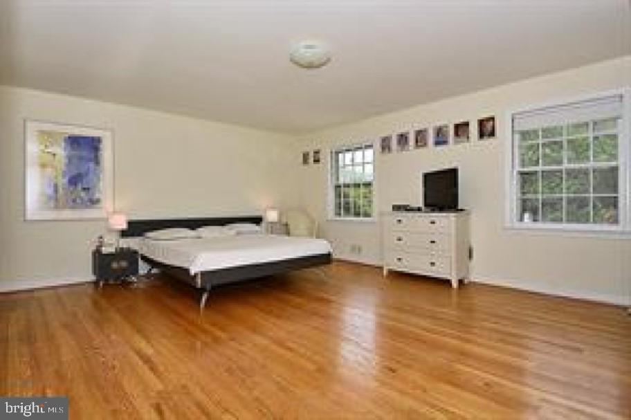 6324 Lenox Road Bethesda, MD 20817 - Photo 22 of 40 Primary Bedroom (19'x15) with large windows