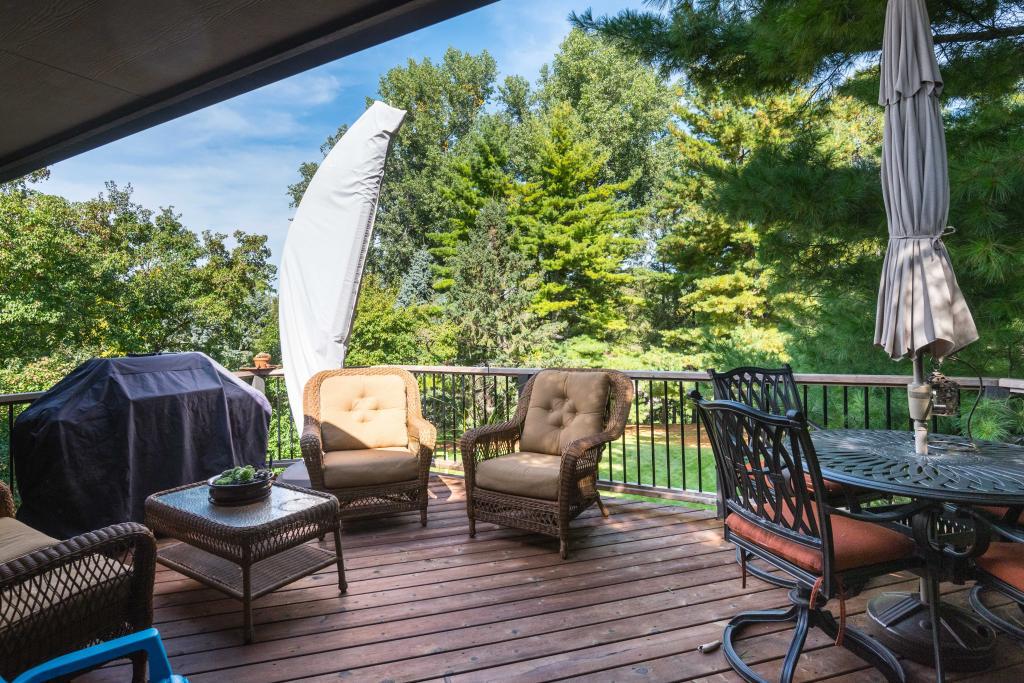 1535 Red Cedar Road Eagan, MN 55121 - Photo 9 of 44 Gallery Image 9