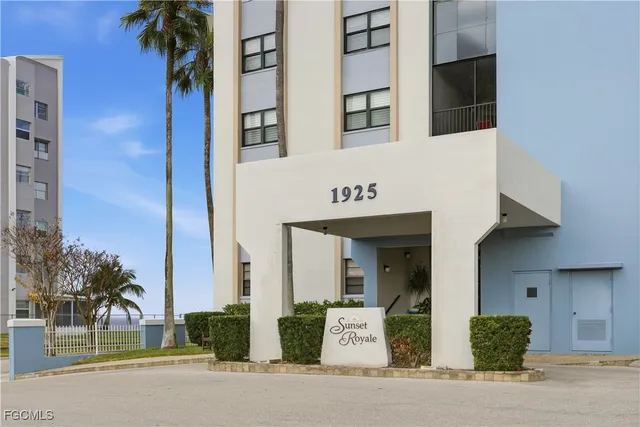 $3,550 | 1925 Clifford Street, Unit 101, Fort Myers, FL 33901
