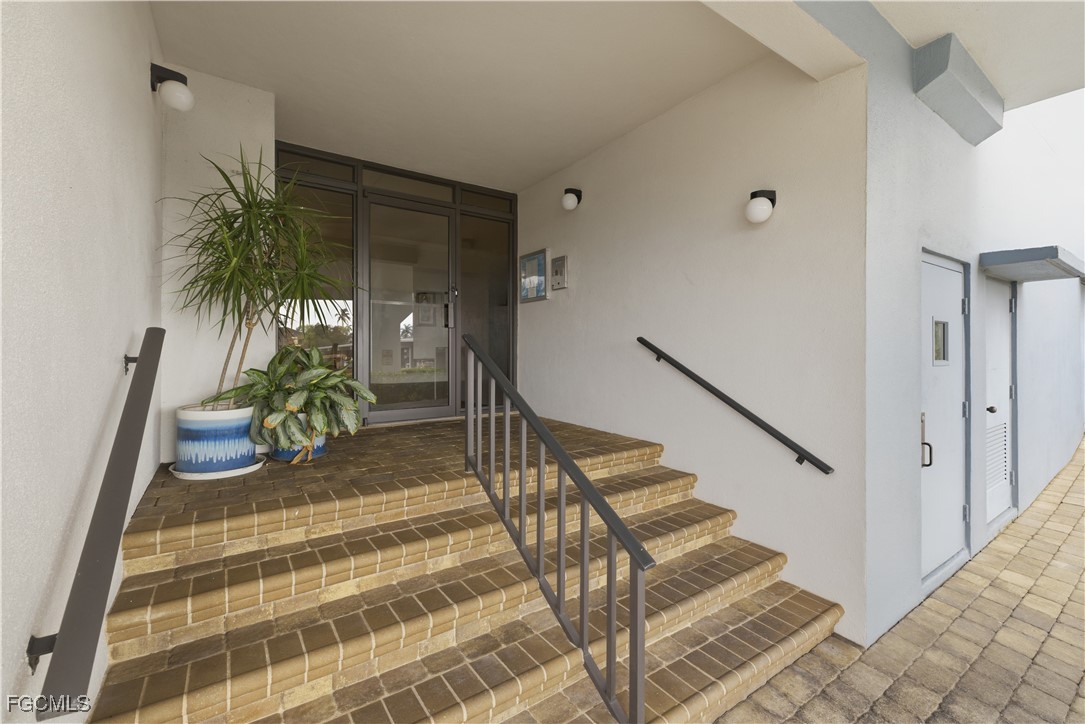 1925 Clifford Street, Unit 101 Fort Myers, FL 33901 - Photo 3 of 46