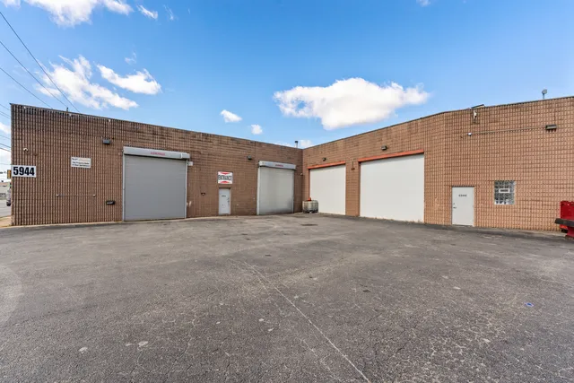 $3,570,000 | 5944 West 65th Street, Chicago, IL 60638