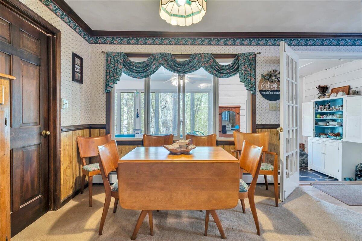 3878 Harborwood Road Salem, VA 24153 - Photo 17 of 60 a living room with furniture and a large window