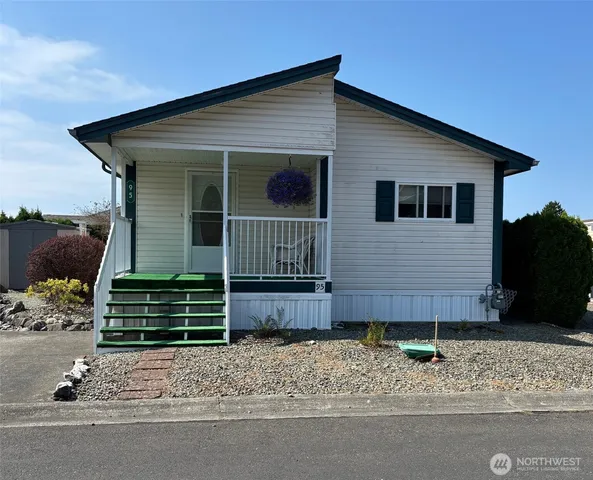 a house view with a backyard space