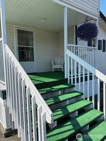 a view of a house with backyard and porch
