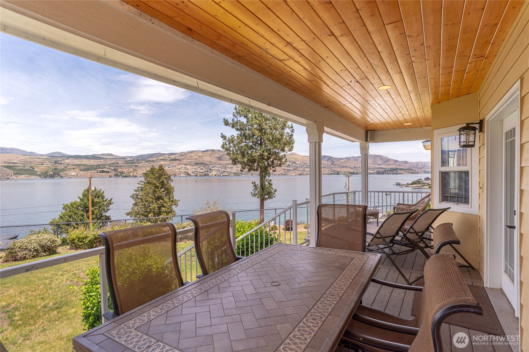 915 South Lakeshore Road Chelan, WA 98816 - Photo 3 of 40