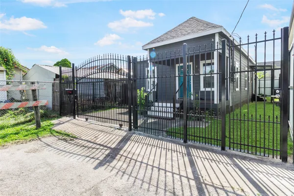 $1,800 | 531 North Estelle Street, Houston, TX 77003
