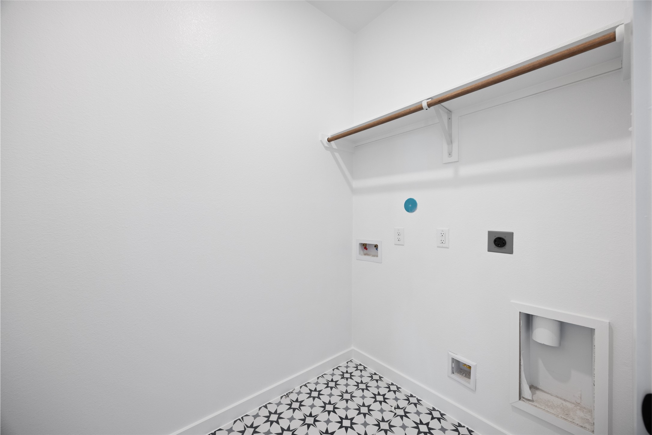 8326 Amethyst Valley Lane Angleton, TX 77515 - Photo 16 of 38 a bathroom with a sink and vanity