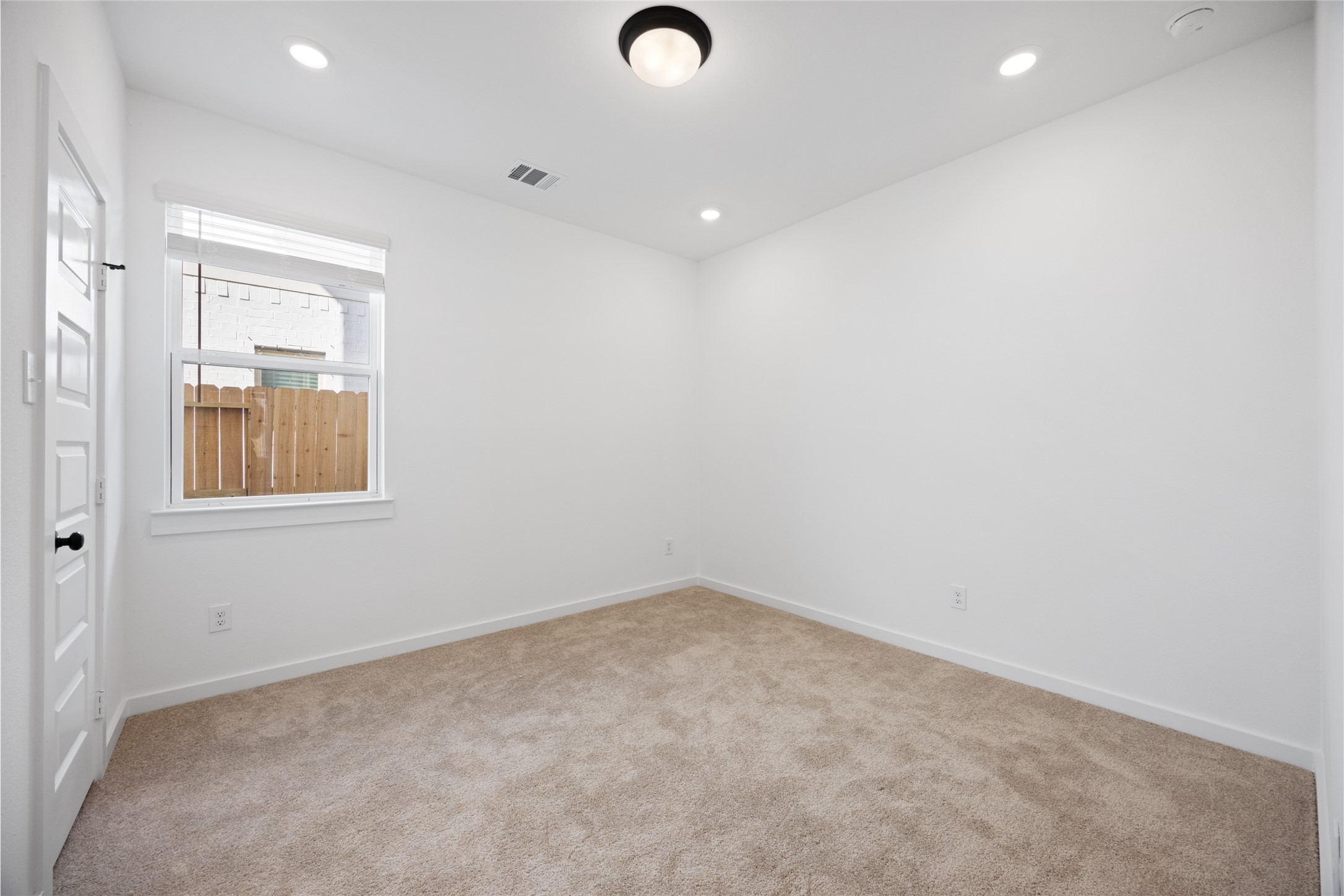 8326 Amethyst Valley Lane Angleton, TX 77515 - Photo 18 of 38 an empty room with windows