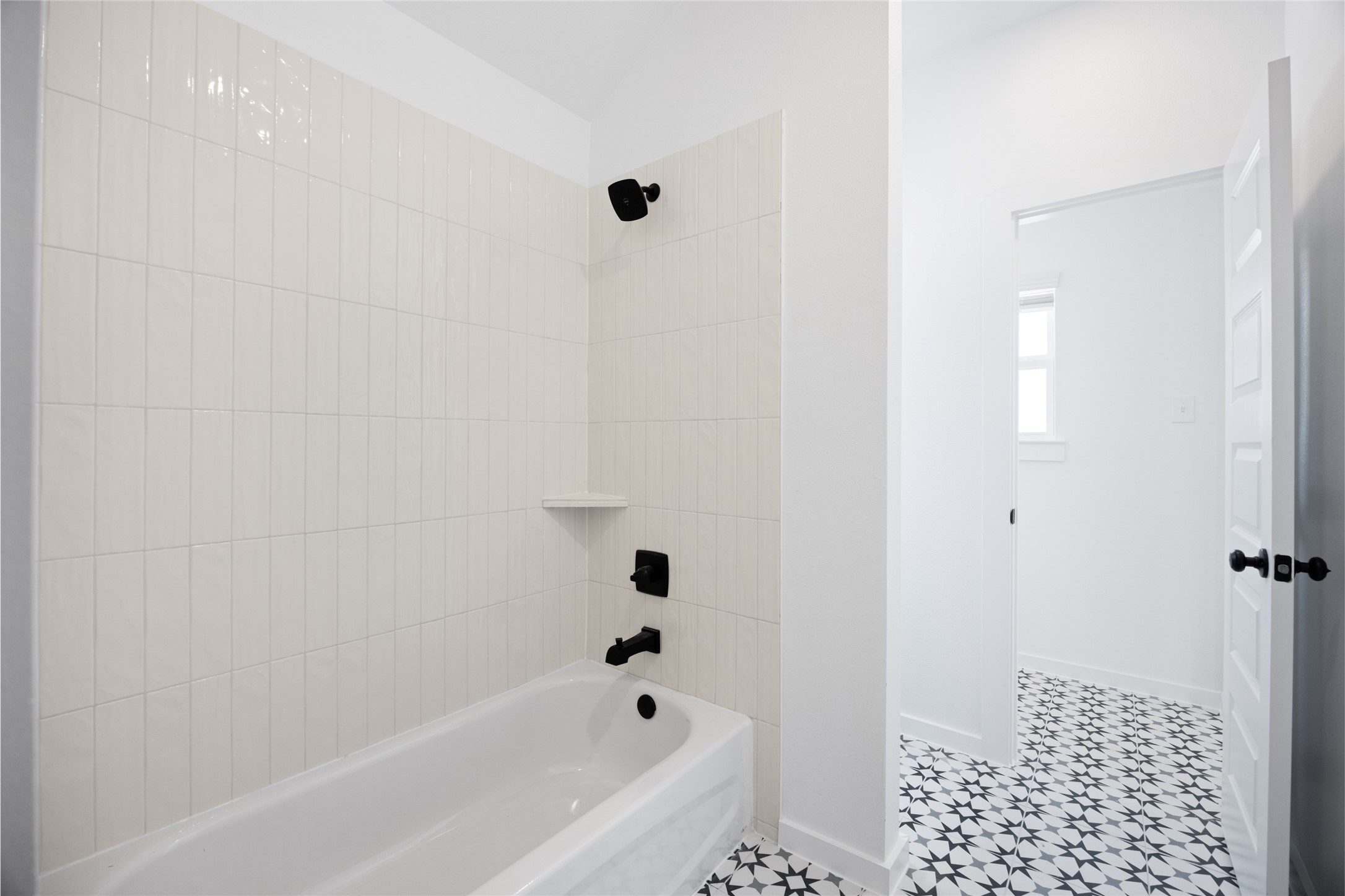 8326 Amethyst Valley Lane Angleton, TX 77515 - Photo 31 of 38 a bathroom with a bathtub