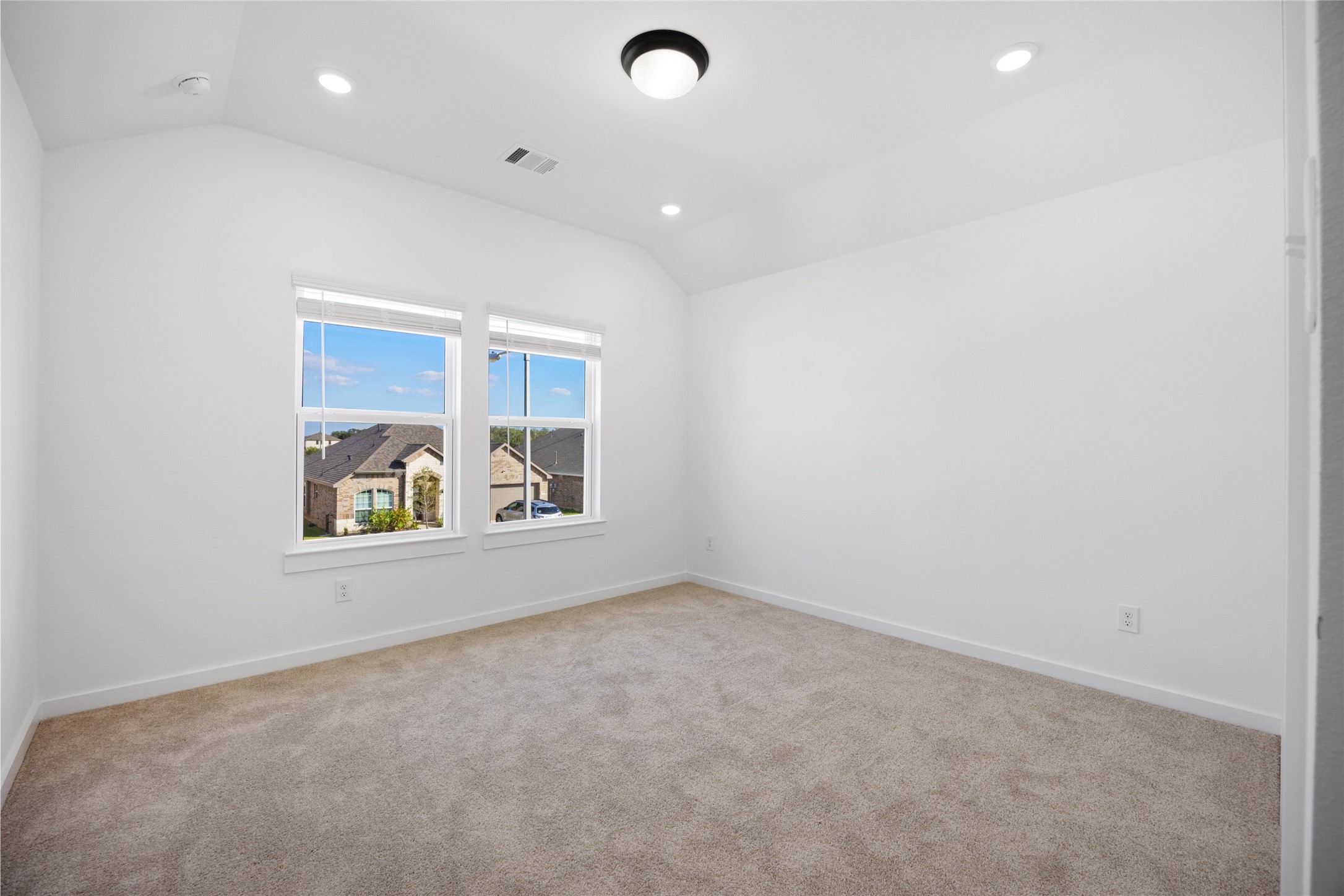 8326 Amethyst Valley Lane Angleton, TX 77515 - Photo 34 of 38 an empty room with windows