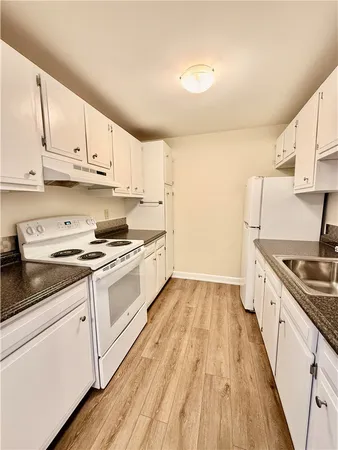 $179,900 | 40 Cowesett Avenue, Unit 33, West Warwick, RI 02893