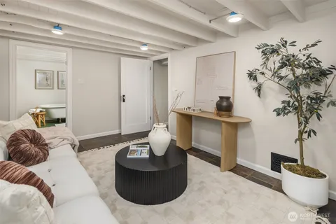 $1,000,000 | 1618 Northeast 80th Street, Seattle, WA 98115