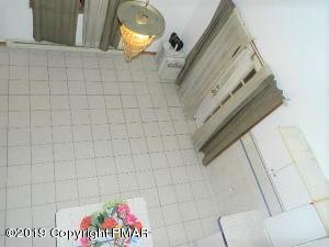 152 Chestnut Drive Bushkill, PA 18324 - Photo 13 of 34 a picture of a bathroom