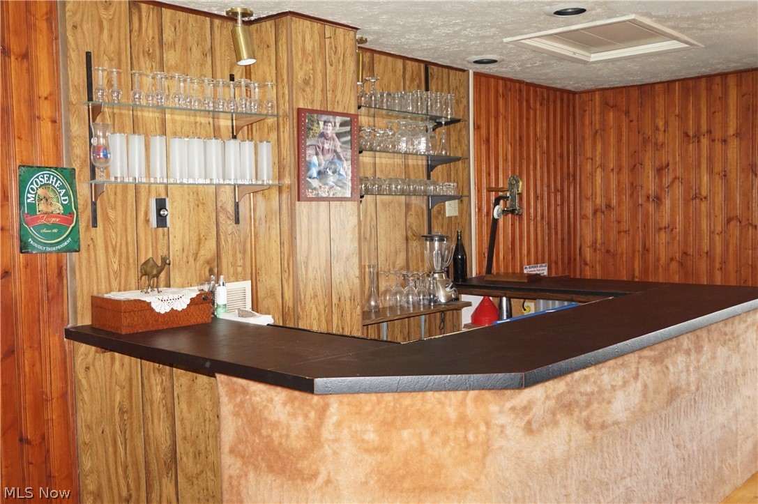 6019 New London Road Ashtabula, OH 44004 - Photo 18 of 47 Wet bar in the rec room