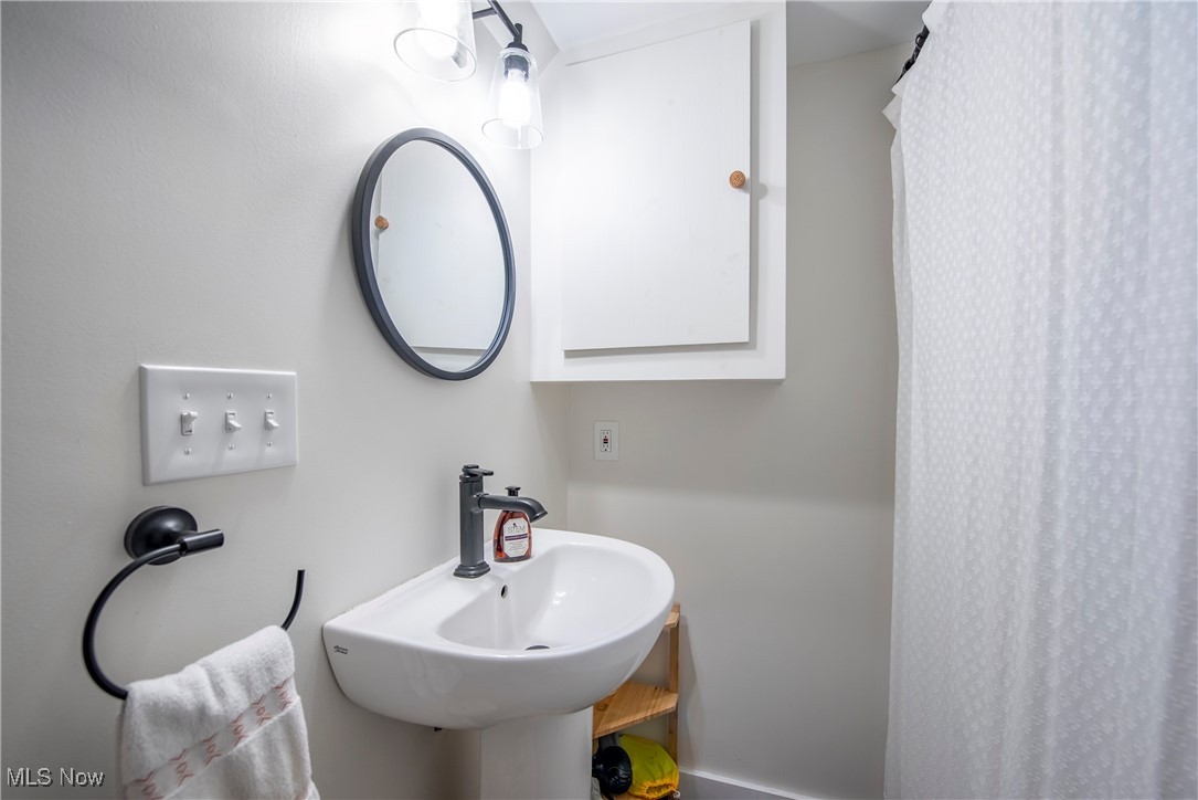 2464 Channing Road Cleveland, OH 44118 - Photo 35 of 44 Full bathroom featuring a sink
