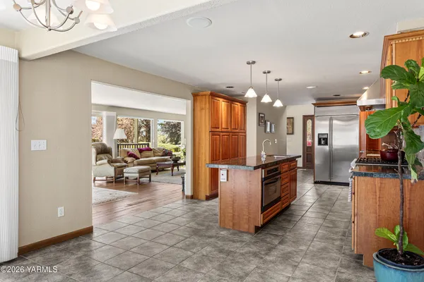 $699,000 | 8603 Hawthorn Drive, Yakima, WA 98908