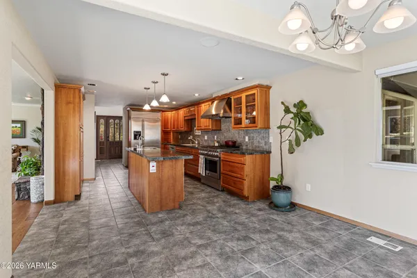 $699,000 | 8603 Hawthorn Drive, Yakima, WA 98908