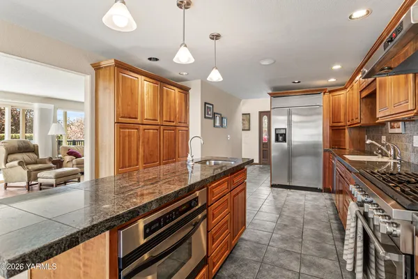 $699,000 | 8603 Hawthorn Drive, Yakima, WA 98908