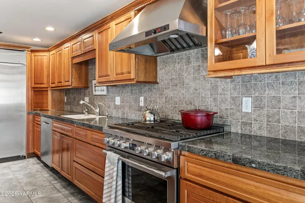 $699,000 | 8603 Hawthorn Drive, Yakima, WA 98908