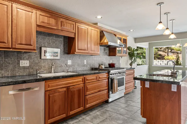 $699,000 | 8603 Hawthorn Drive, Yakima, WA 98908