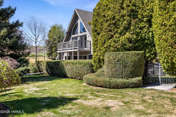 $699,000 | 8603 Hawthorn Drive, Yakima, WA 98908