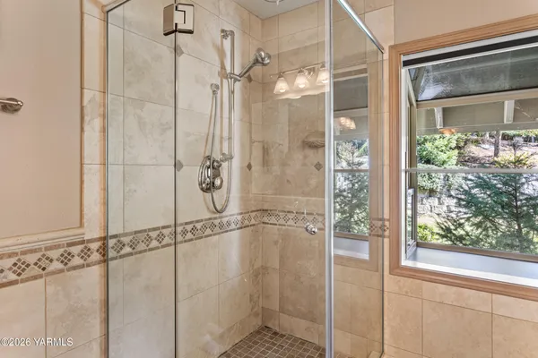 $699,000 | 8603 Hawthorn Drive, Yakima, WA 98908