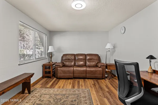 $699,000 | 8603 Hawthorn Drive, Yakima, WA 98908