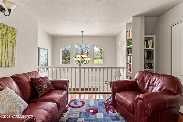 $699,000 | 8603 Hawthorn Drive, Yakima, WA 98908