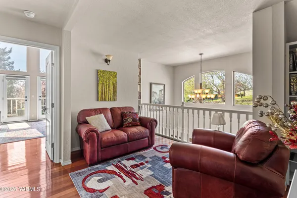 $699,000 | 8603 Hawthorn Drive, Yakima, WA 98908