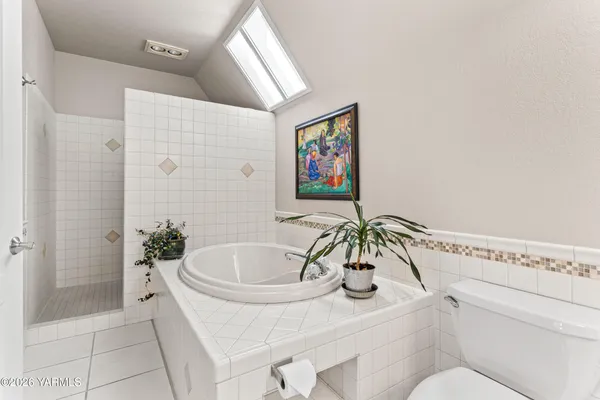 $699,000 | 8603 Hawthorn Drive, Yakima, WA 98908