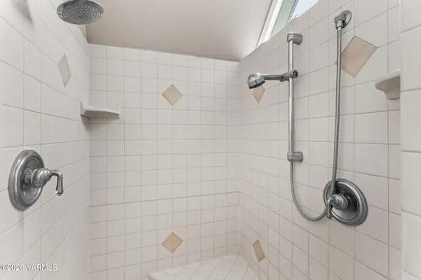 $699,000 | 8603 Hawthorn Drive, Yakima, WA 98908