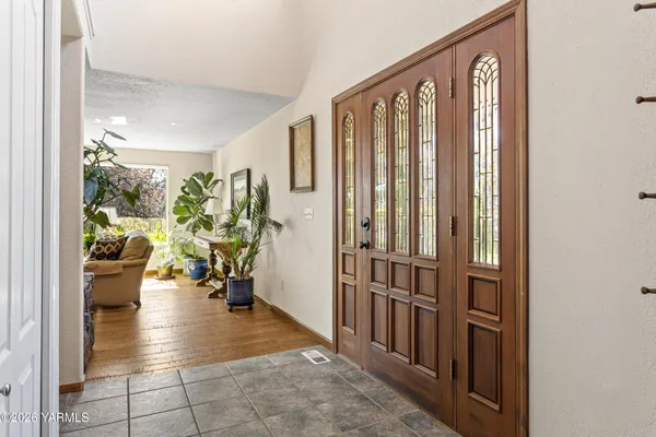 $699,000 | 8603 Hawthorn Drive, Yakima, WA 98908