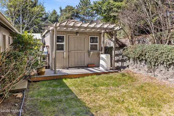 $699,000 | 8603 Hawthorn Drive, Yakima, WA 98908